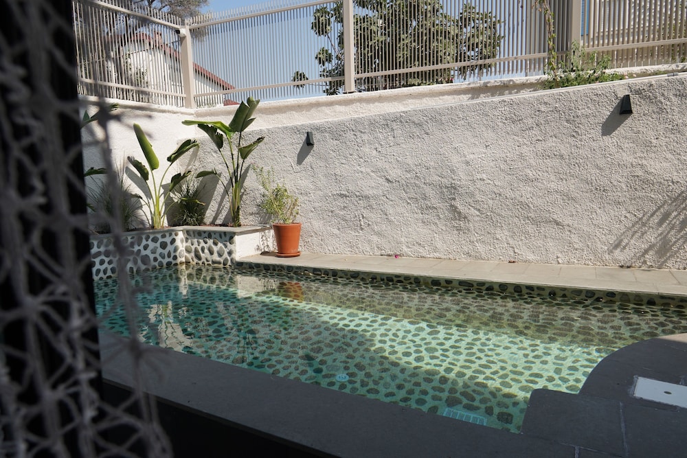 icon beach suites hotel