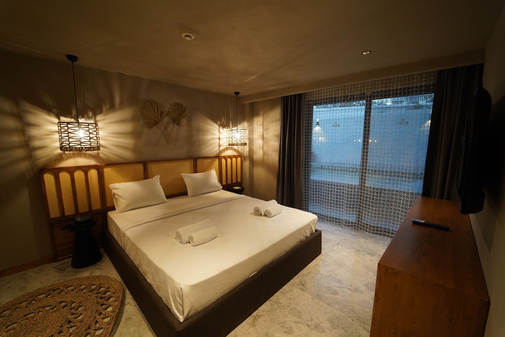 icon beach suites hotel