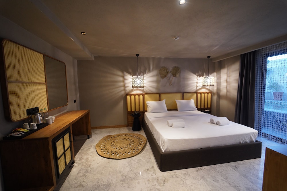 icon beach suites hotel