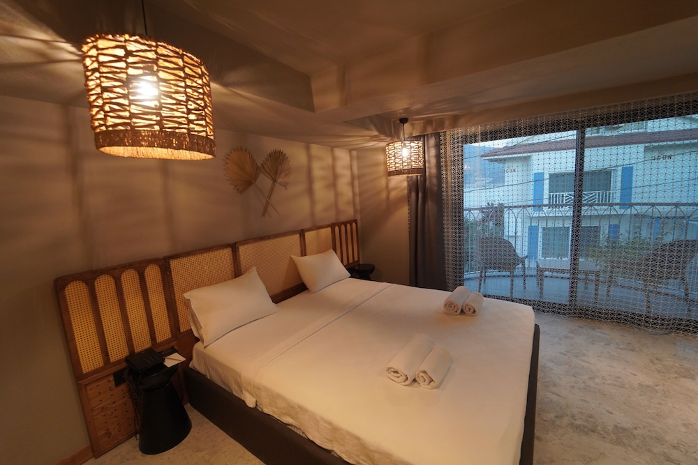 icon beach suites hotel