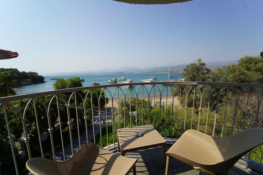 icon beach suites hotel