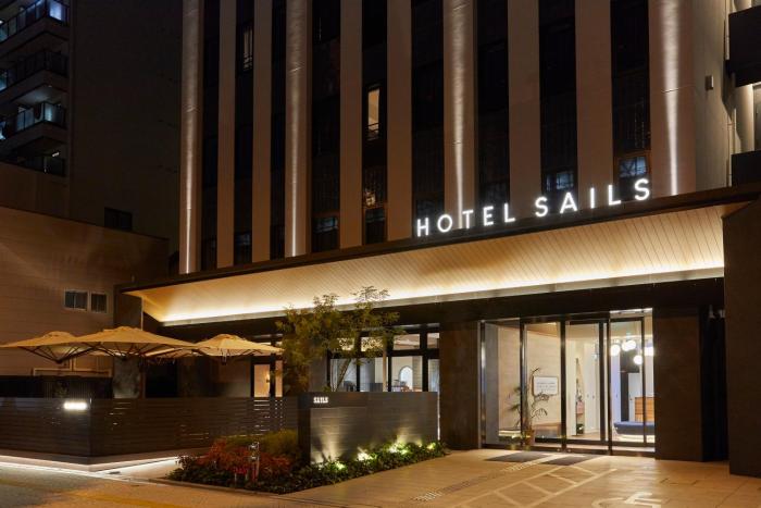hotel sails