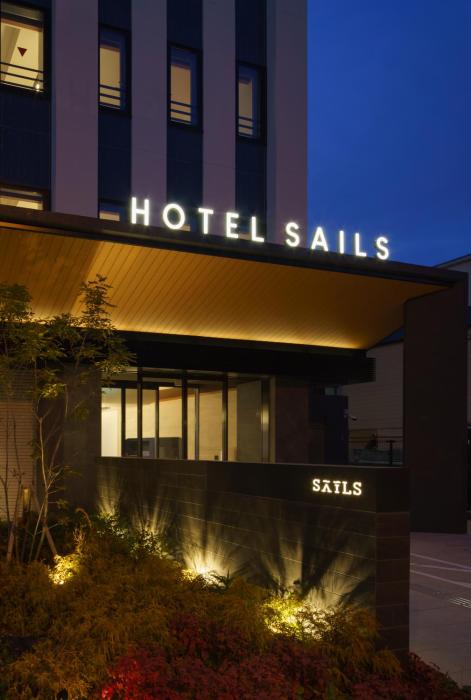 hotel sails