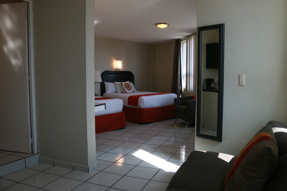 Howard Johnson Leon Avenida,León>>Guanajuato,3 star