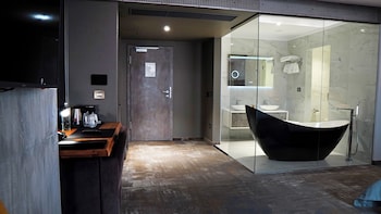 aniroc signature hotel