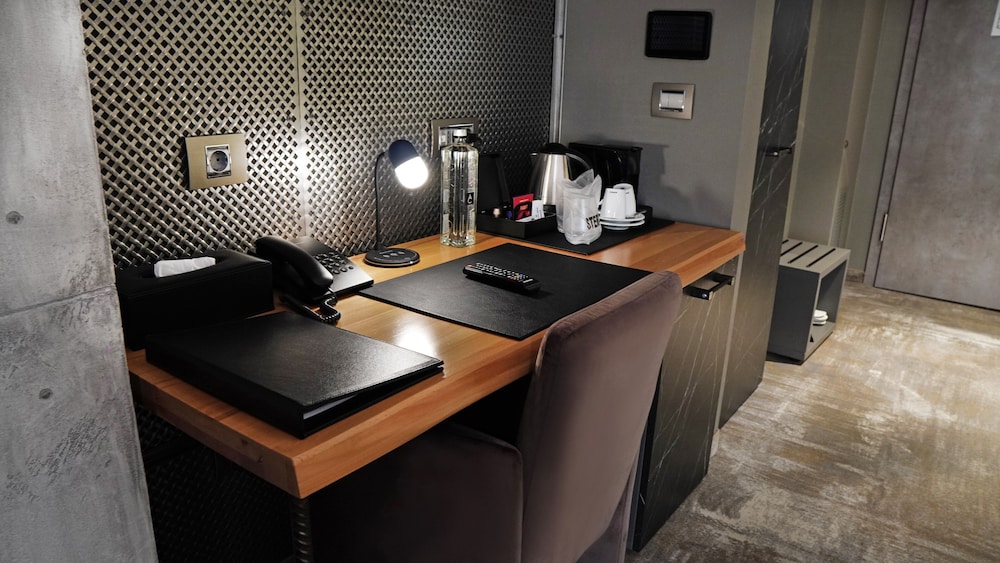 aniroc signature hotel