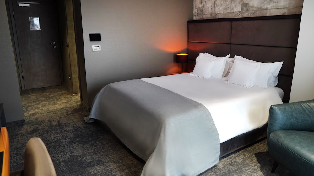 aniroc signature hotel