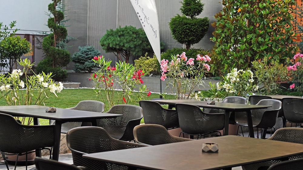 aniroc signature hotel