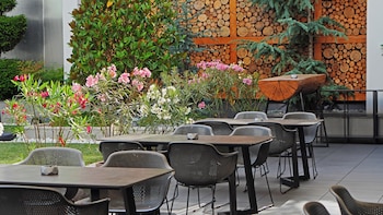 aniroc signature hotel