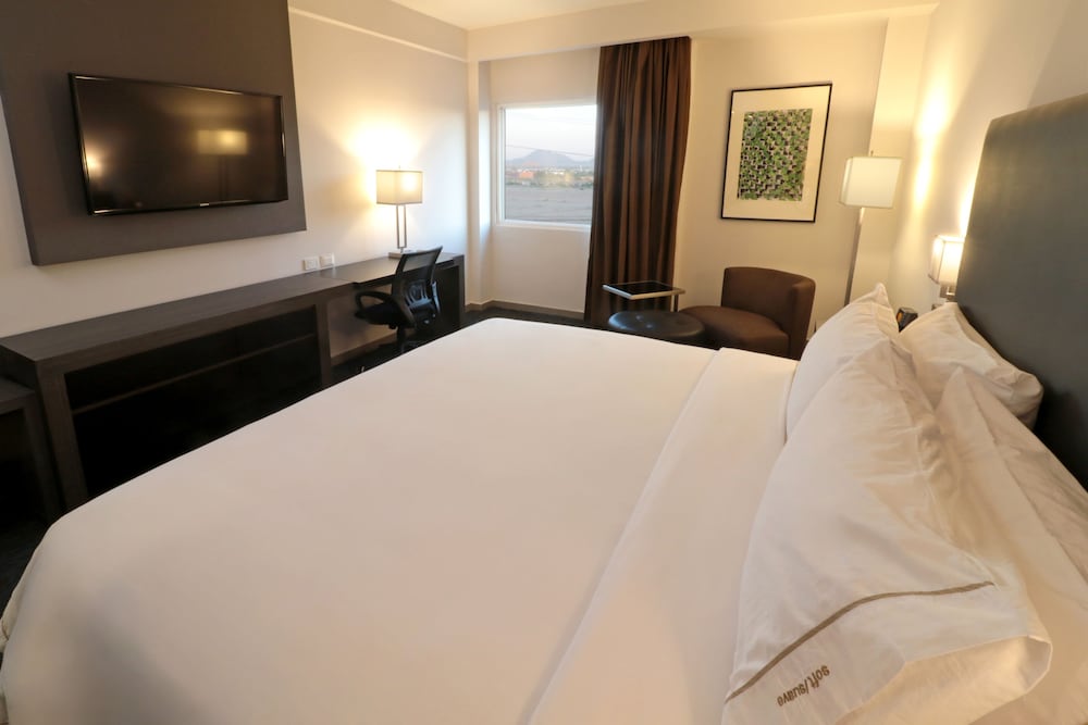 Holiday Inn Express & Suites Hermosillo By Ihg,Hermosillo>>Guaymas,3 star
