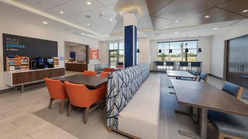 holiday inn express and suites ridgecrest china lake