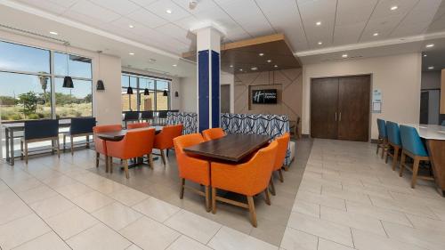 holiday inn express and suites ridgecrest china lake