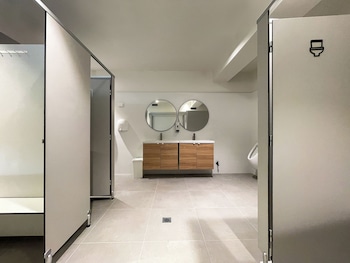 airone capsule hotel