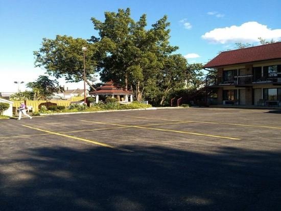 6032 persepolis inn