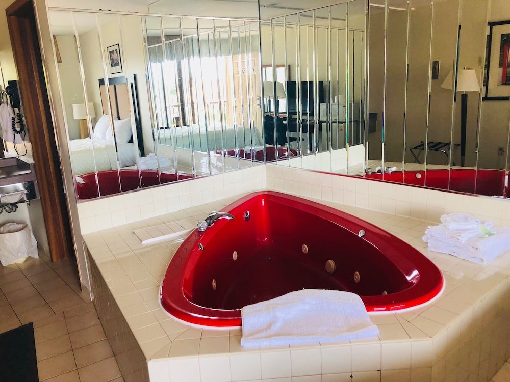 6032 persepolis inn