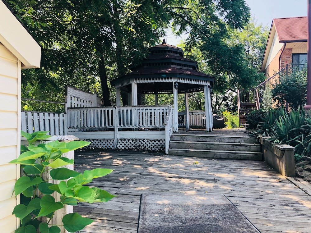 6032 persepolis inn