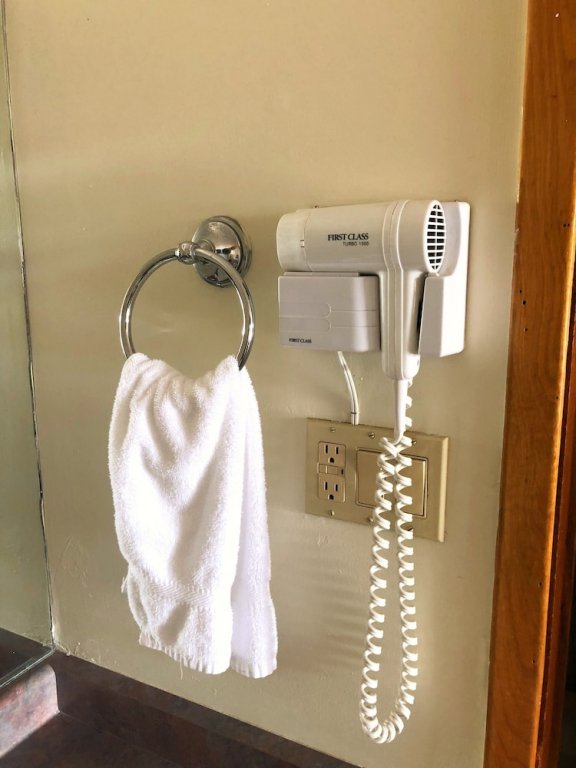 6032 persepolis inn