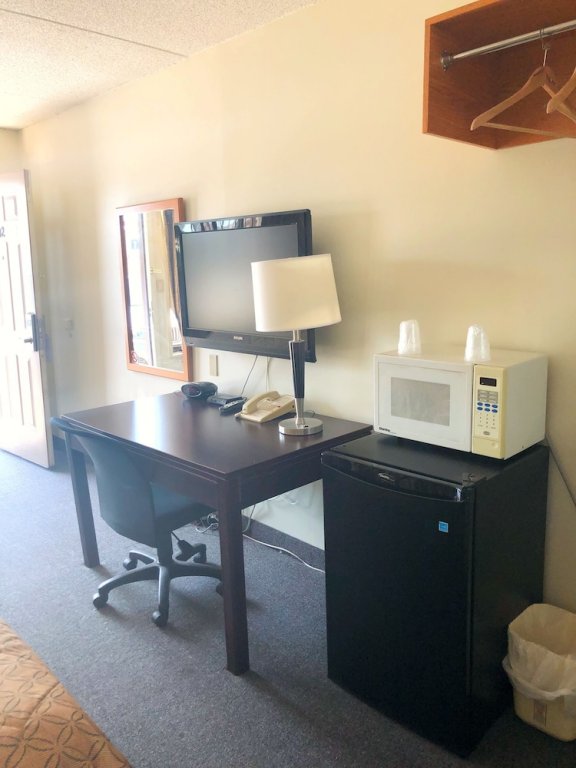 6032 persepolis inn