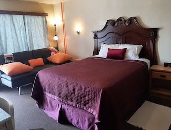 the new star motel 1950s retro lodging and retreat center