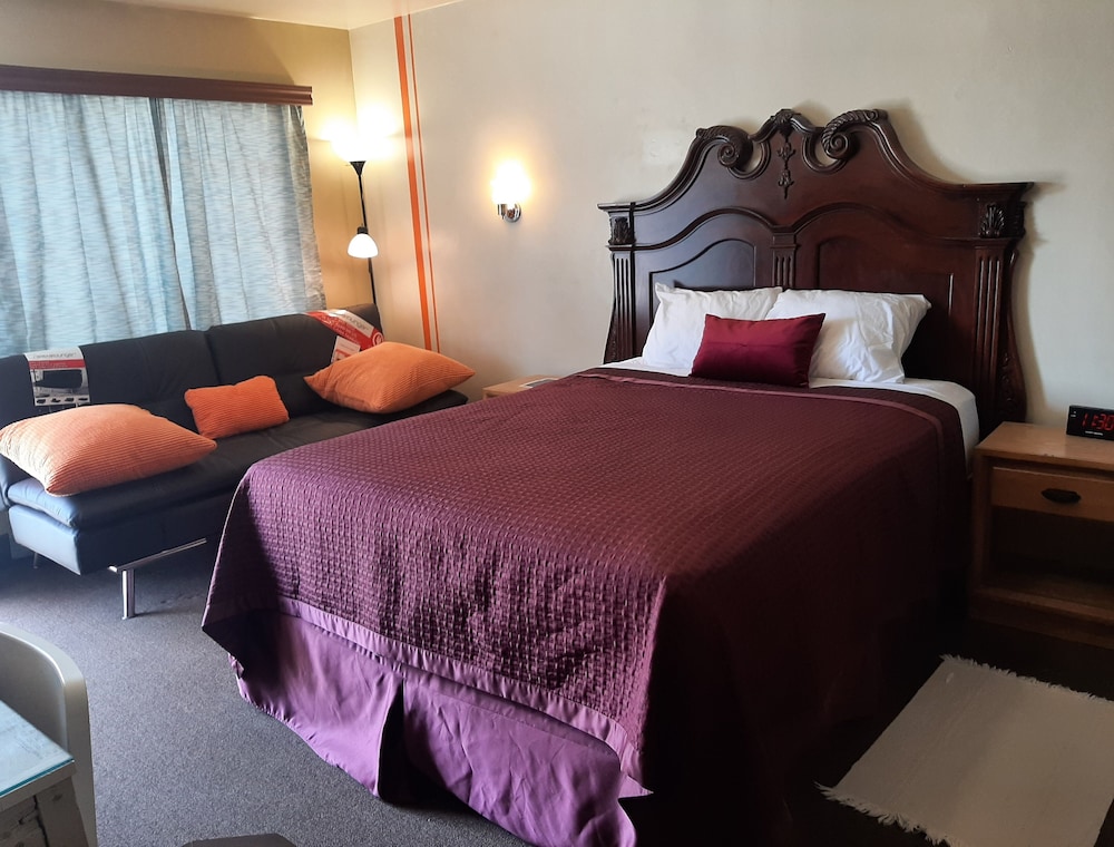 the new star motel 1950s retro lodging and retreat center