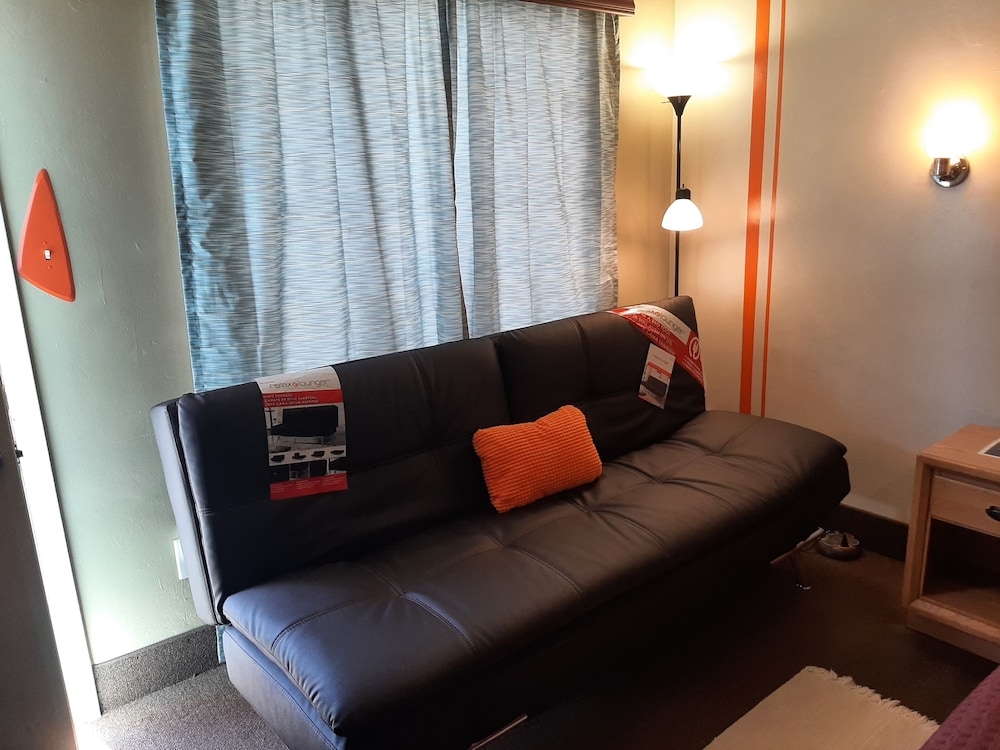 the new star motel 1950s retro lodging and retreat center