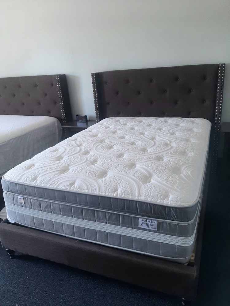 the new star motel 1950s retro lodging and retreat center