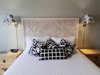 the new star motel 1950s retro lodging and retreat center