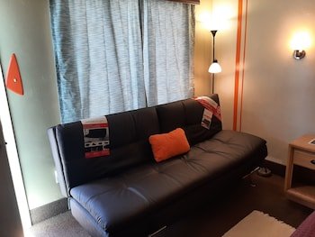 the new star motel 1950s retro lodging and retreat center