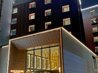 wine and books porto hotel