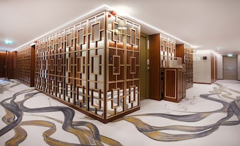 wine and books porto hotel