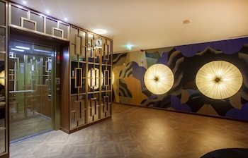 wine and books porto hotel