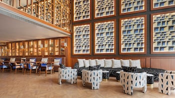 wine and books porto hotel