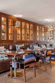 wine and books porto hotel