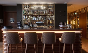 wine and books porto hotel