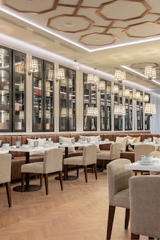 wine and books porto hotel