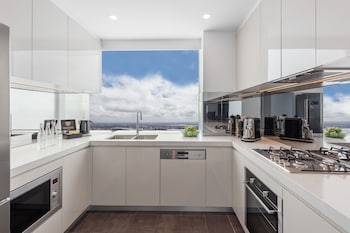 meriton suites world tower sydney