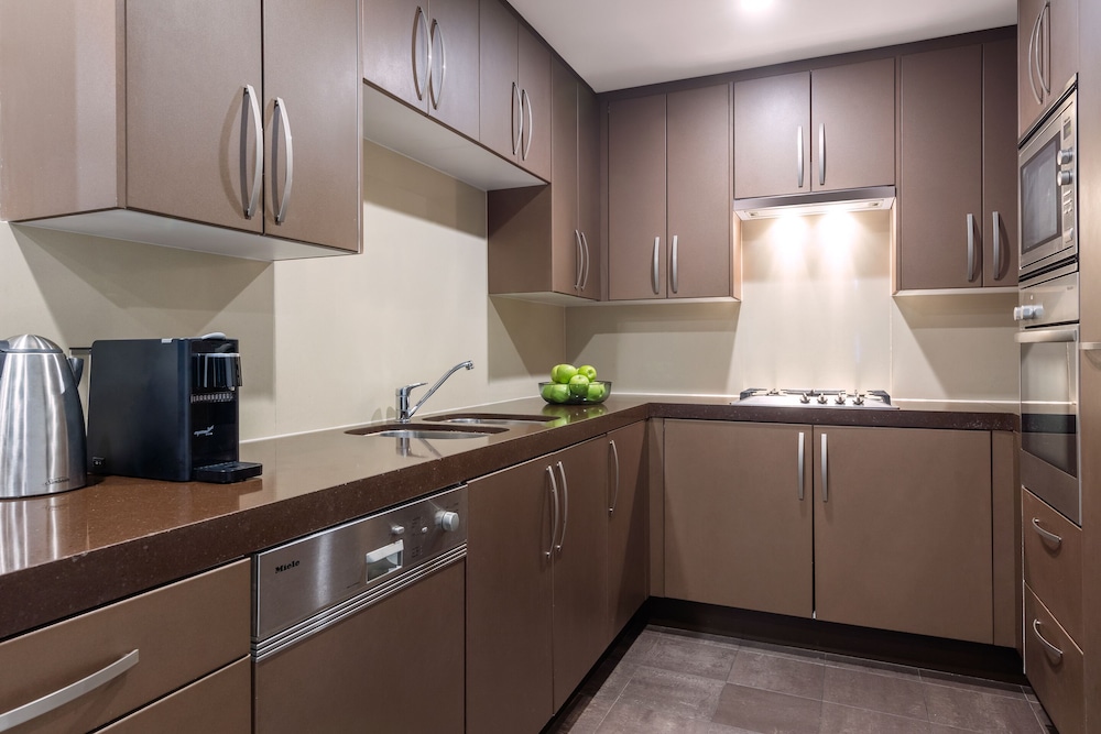 meriton suites world tower sydney