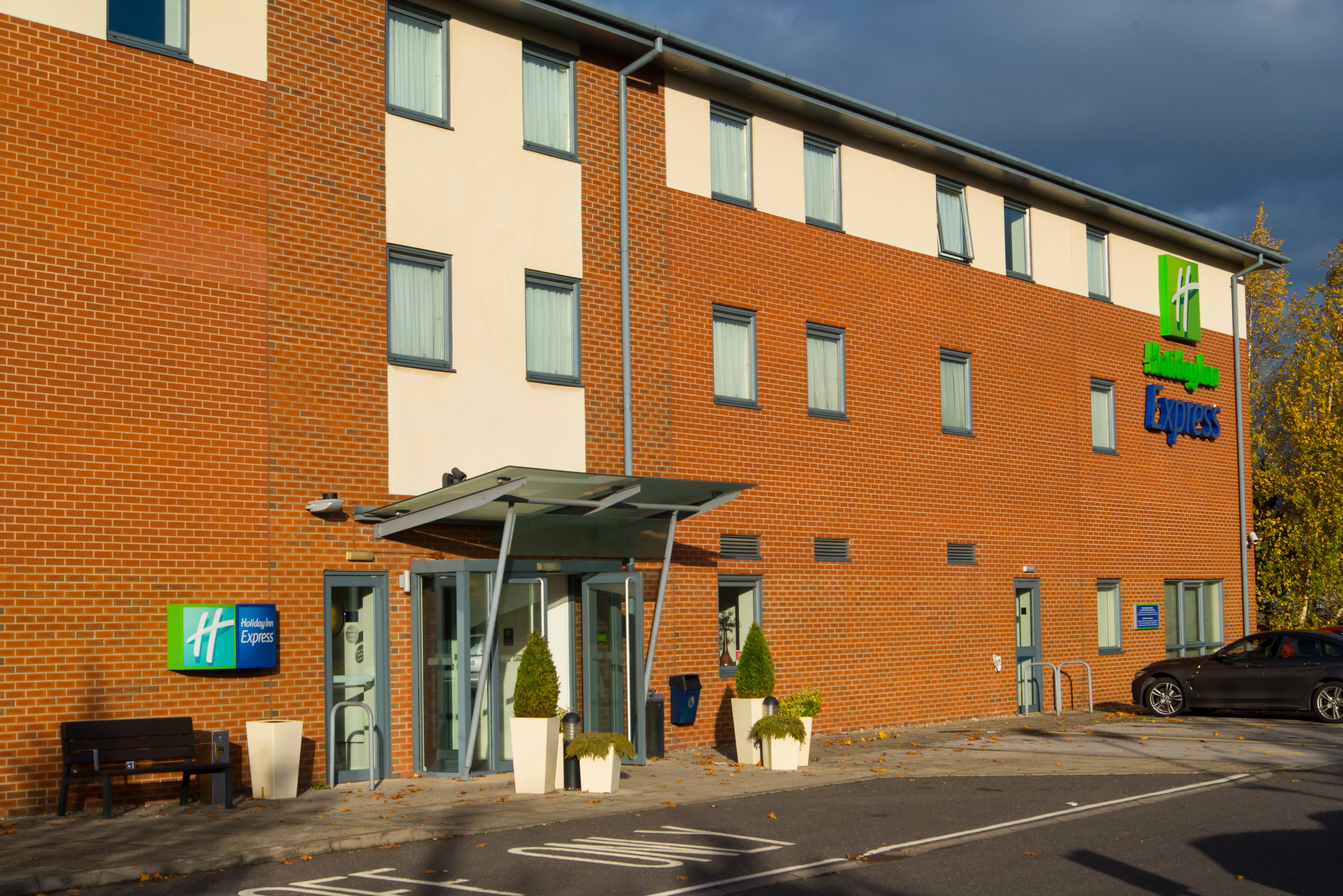 holiday inn express bedford by ihg