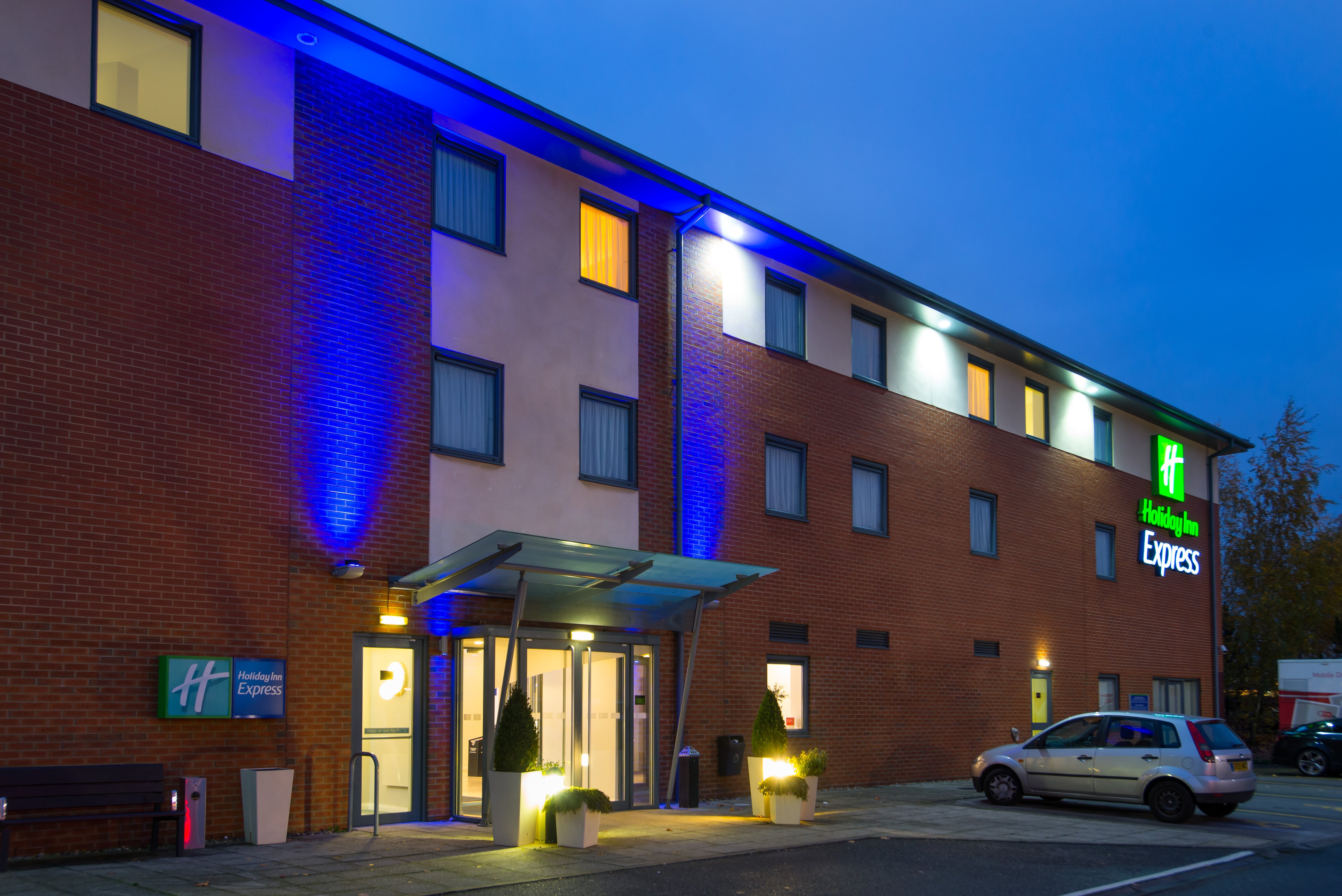 holiday inn express bedford by ihg
