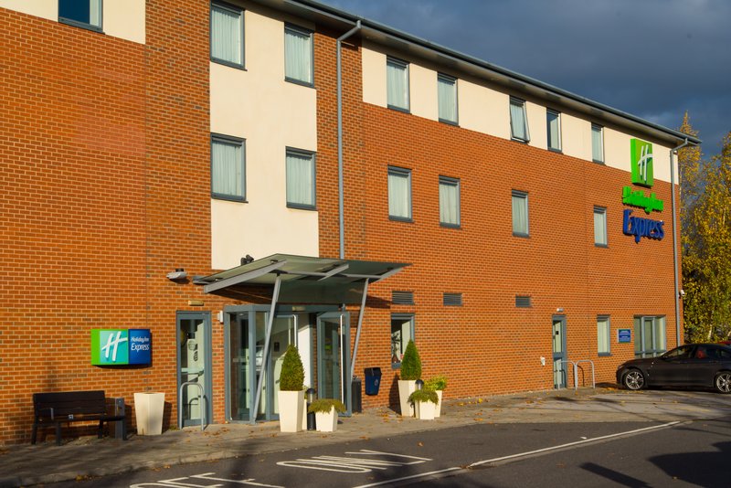 holiday inn express bedford by ihg