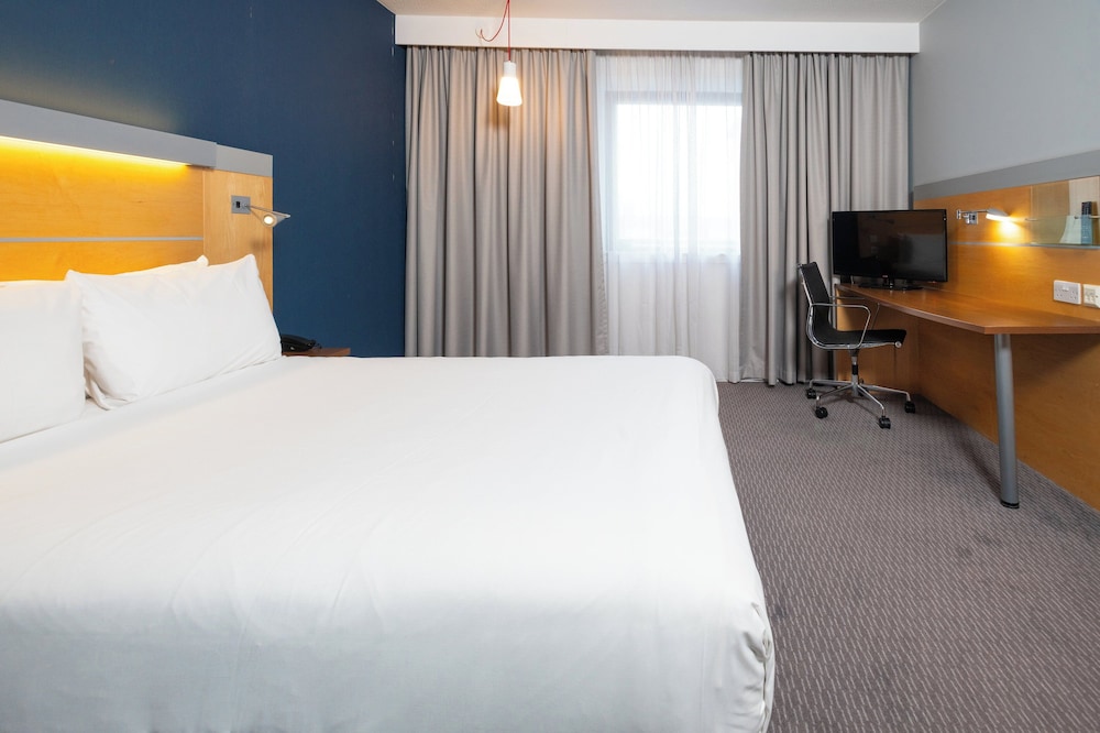 holiday inn express bedford by ihg