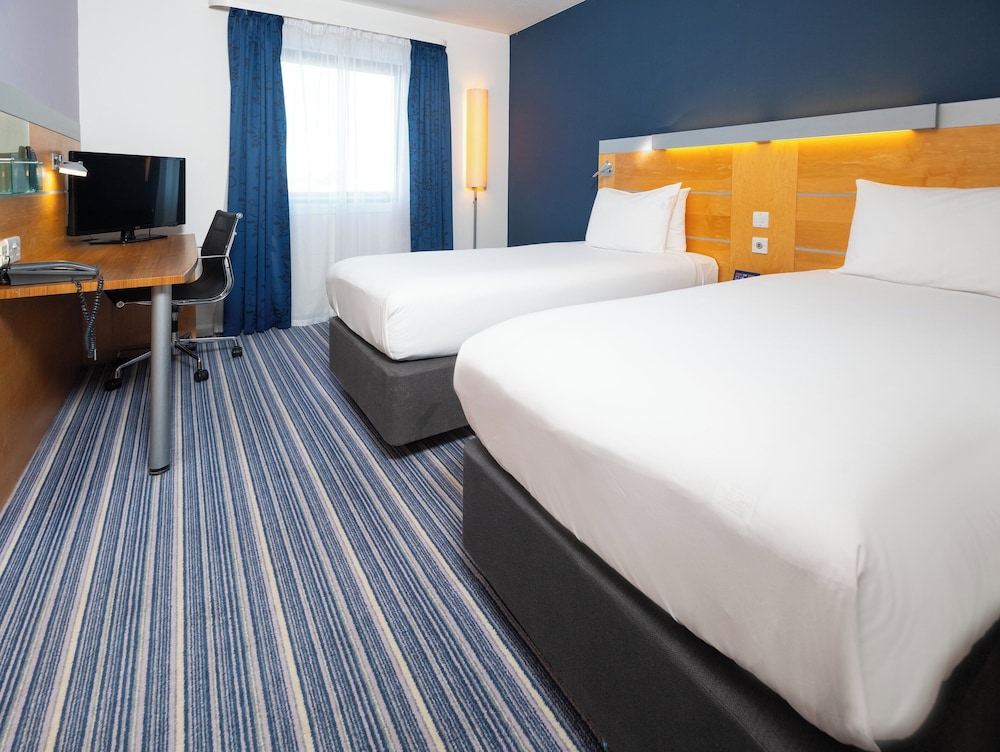 holiday inn express bedford by ihg
