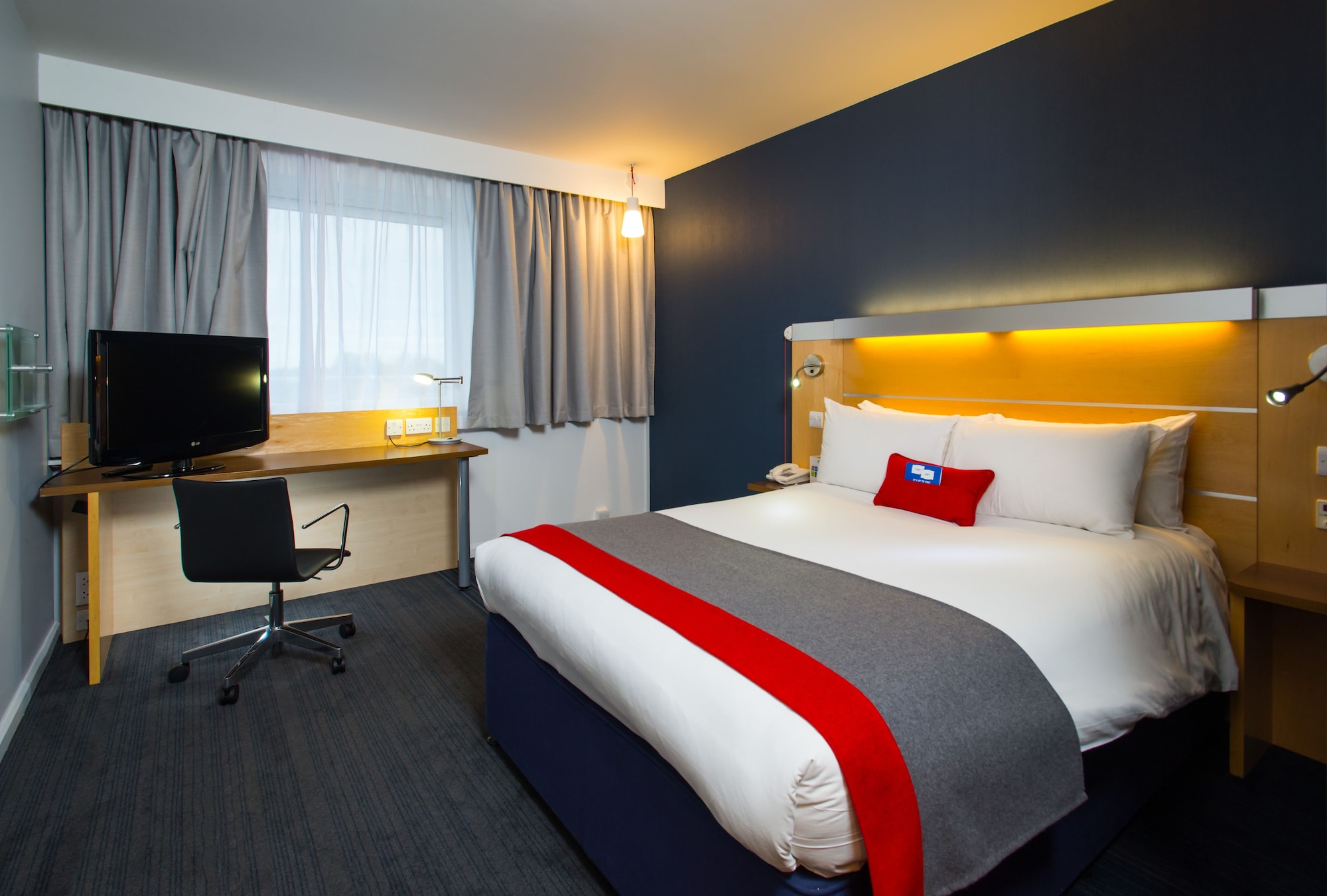 holiday inn express bedford by ihg