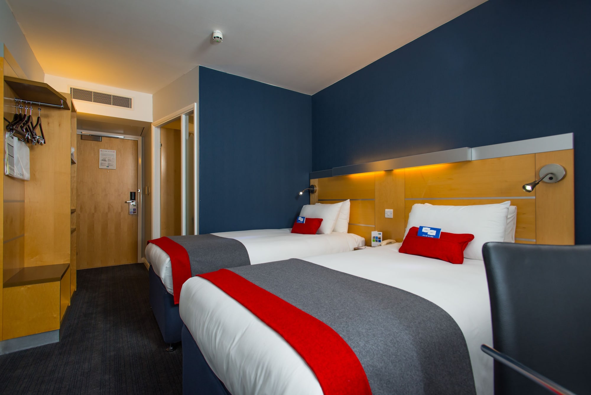 holiday inn express bedford by ihg
