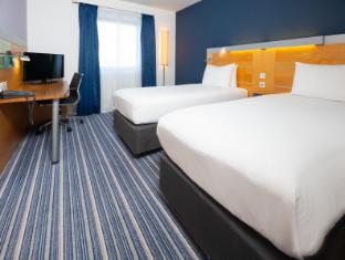 holiday inn express bedford by ihg
