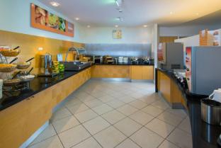 holiday inn express bedford by ihg