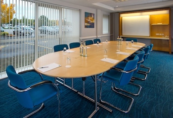 holiday inn express bedford by ihg