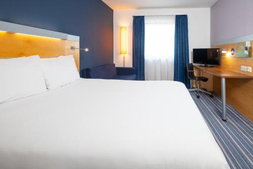 holiday inn express bedford by ihg