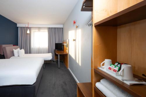 holiday inn express bedford by ihg