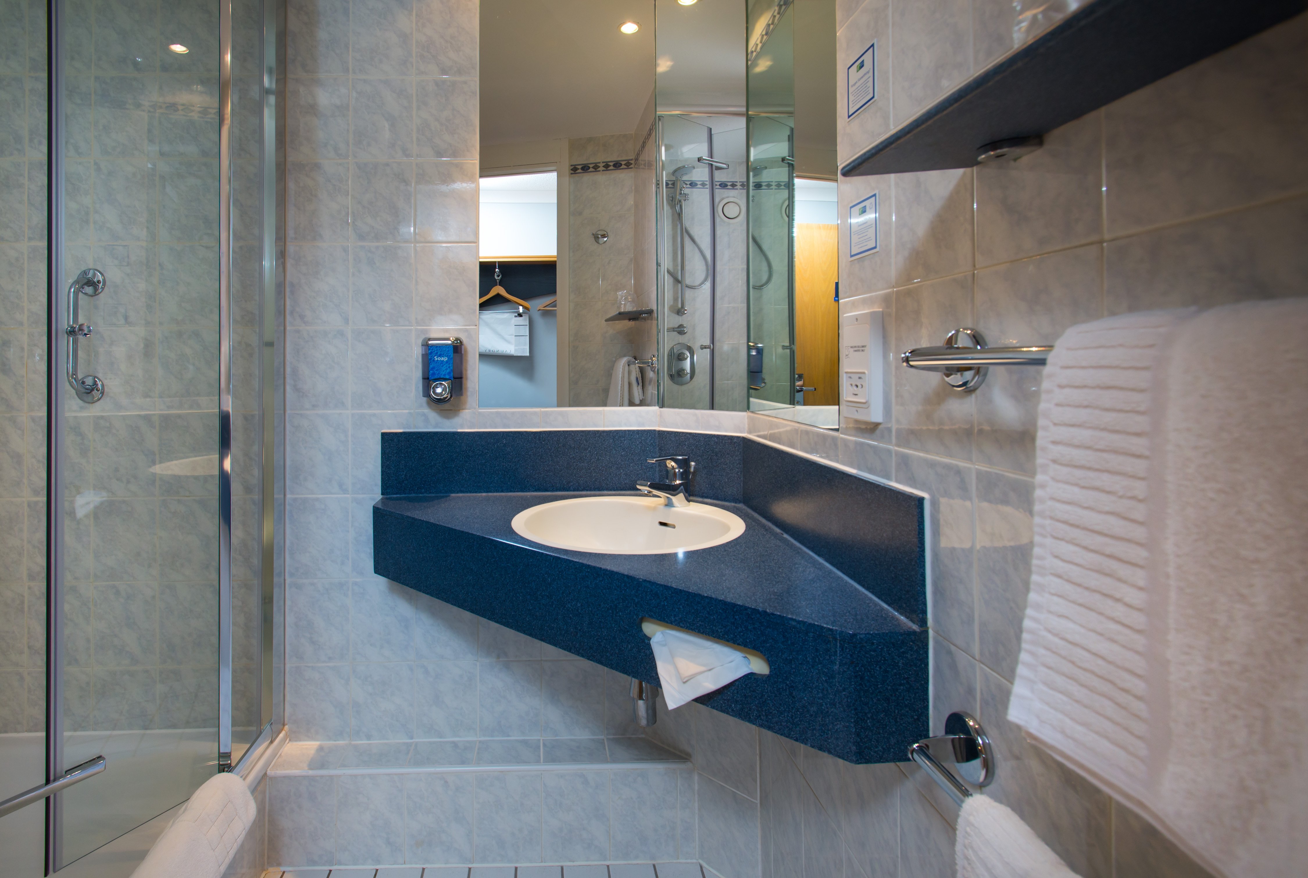 holiday inn express manchester salford quays by ihg